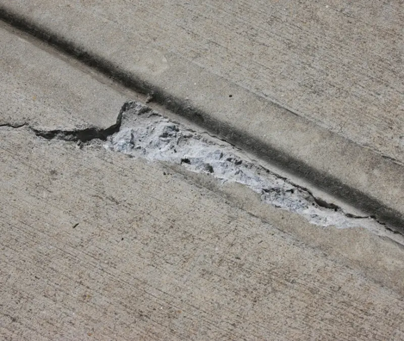 Filling Concrete Cracks & Spalling