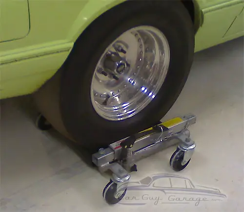 vehicle positioning wheel dolly with a built in jack